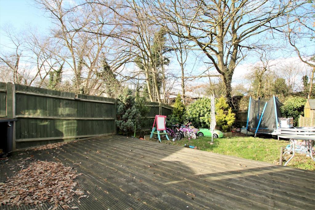 Iris Walk, Edgware